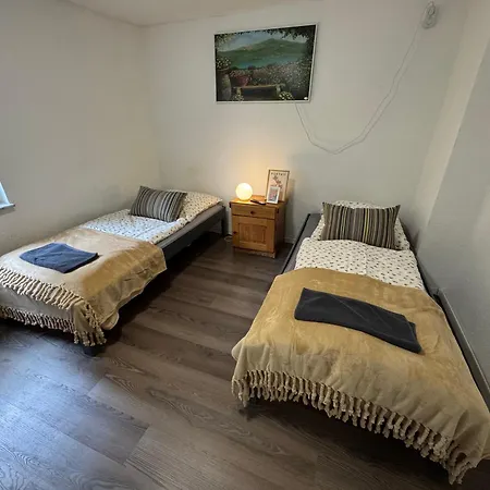 Mit Garten Und Terrasse Fuer 7 Personen Apartment *